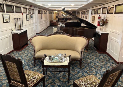 SS Keewatin - Flower Well Lounge